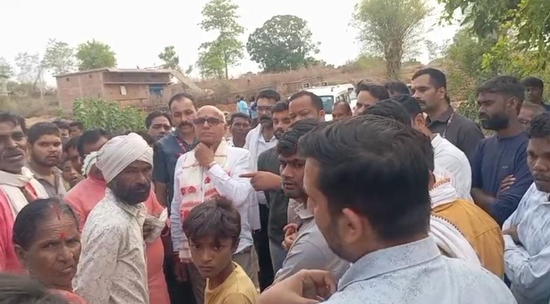 MP's convoy halted for an hour; this major reason behind the villagers' protest has come to light.