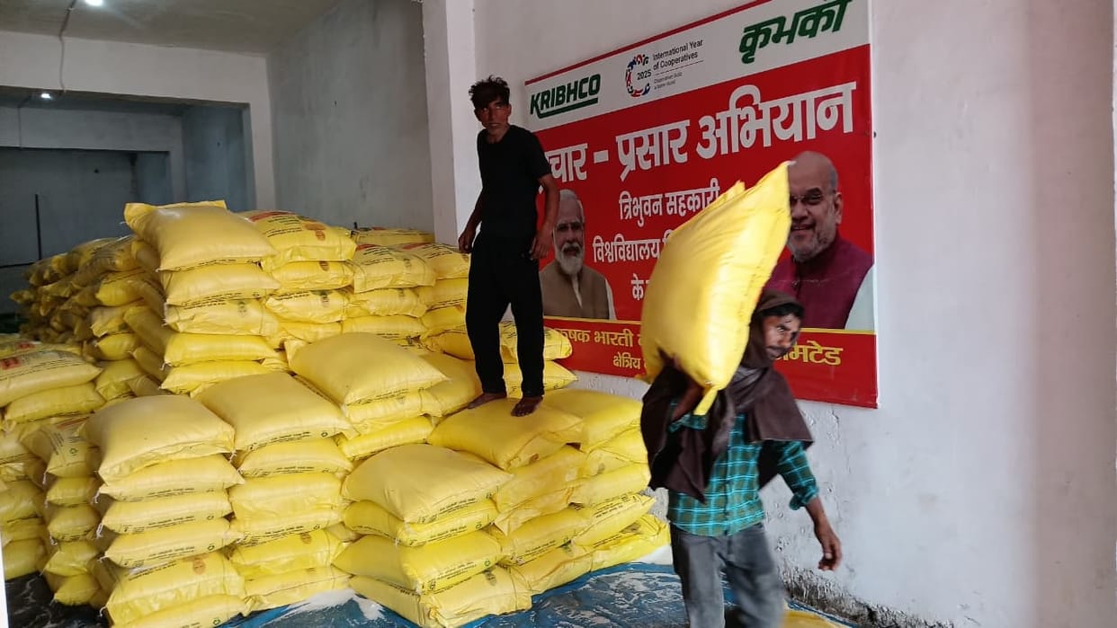 Insufficient fertilizer reaching distribution centers; paddy transplantation affected