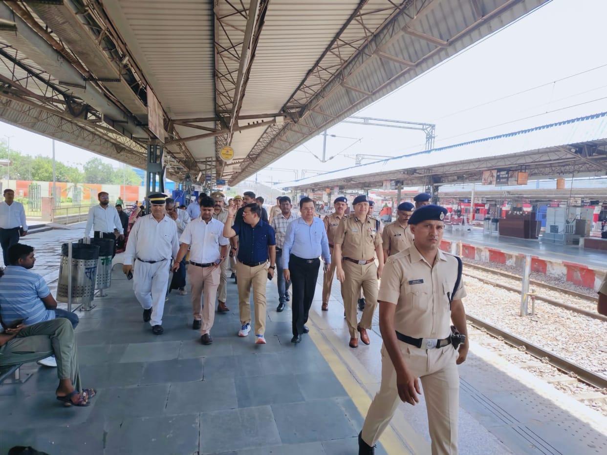 Clear railway properties of encroachments: IG