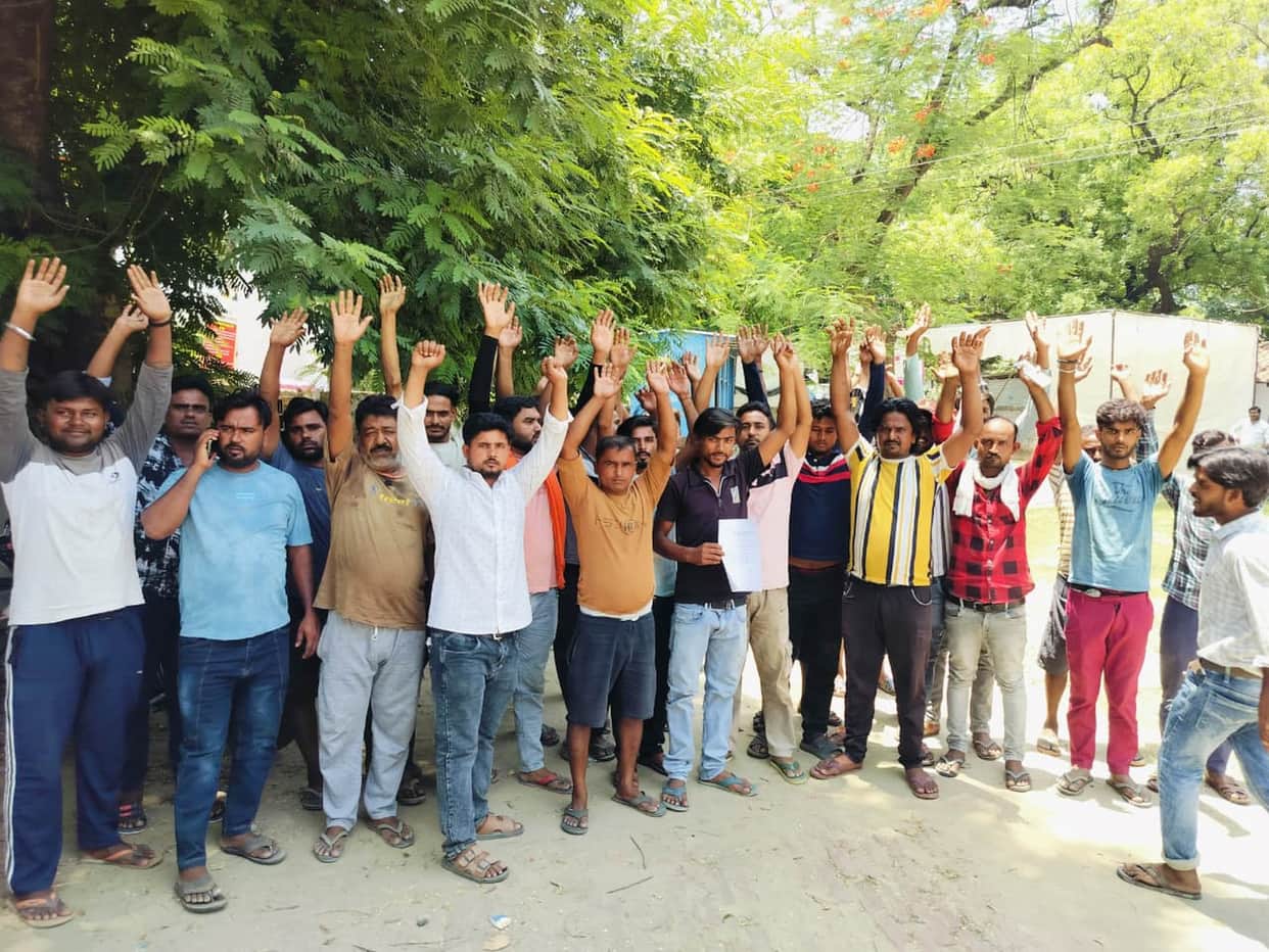 Tempo drivers protested against illegal extortion.