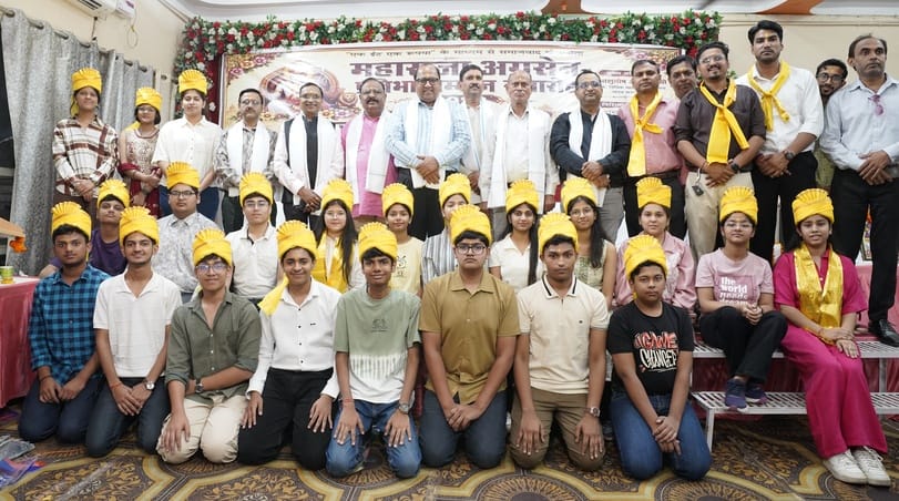 Meritorious students were honored in Maharaja Agrasen Pratibha Samman ceremony.