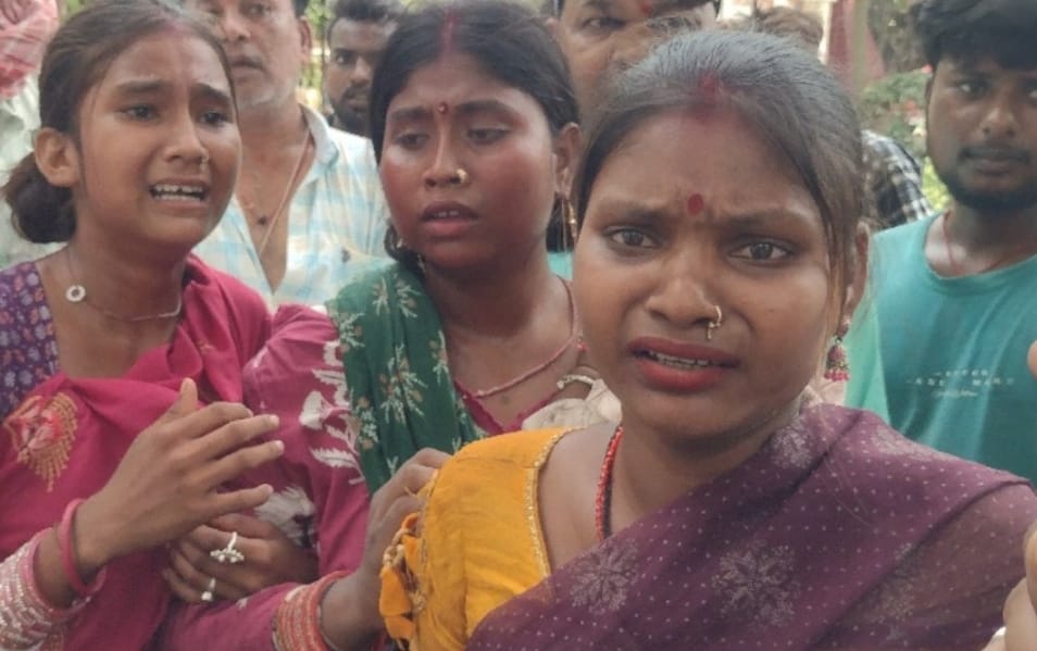 चोरी के आरो पकड़ी गई तीन महिलाएं