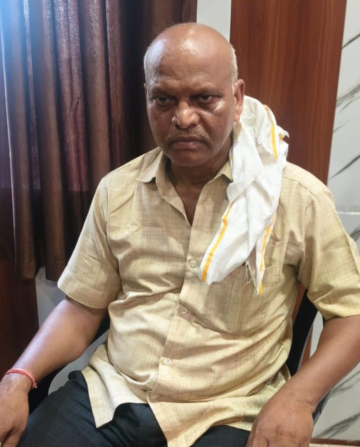 Revenue Inspector caught accepting a bribe of 5,000 at Sadar Tehsil.