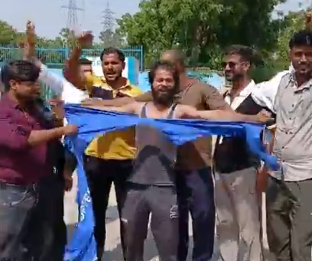Porter drivers, upset over the hike in commission, created a ruckus and registered their protest by tearing the company's jerseys.