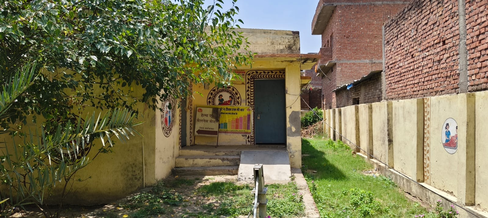 फोटो-14 श्यामनगर स्थित हेल्थ वेलनेस सेंटर में लगा ताला। संवाद