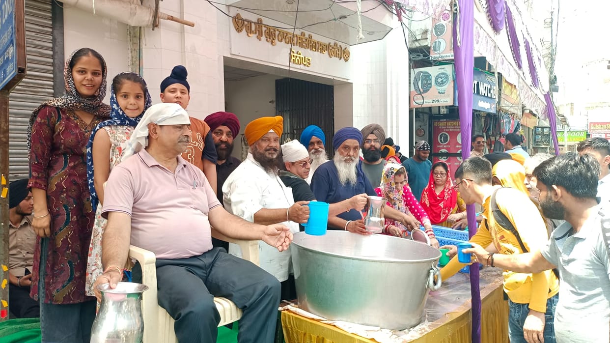 Celebrated Guru Arjan Dev's martyrdom day, set up a stall