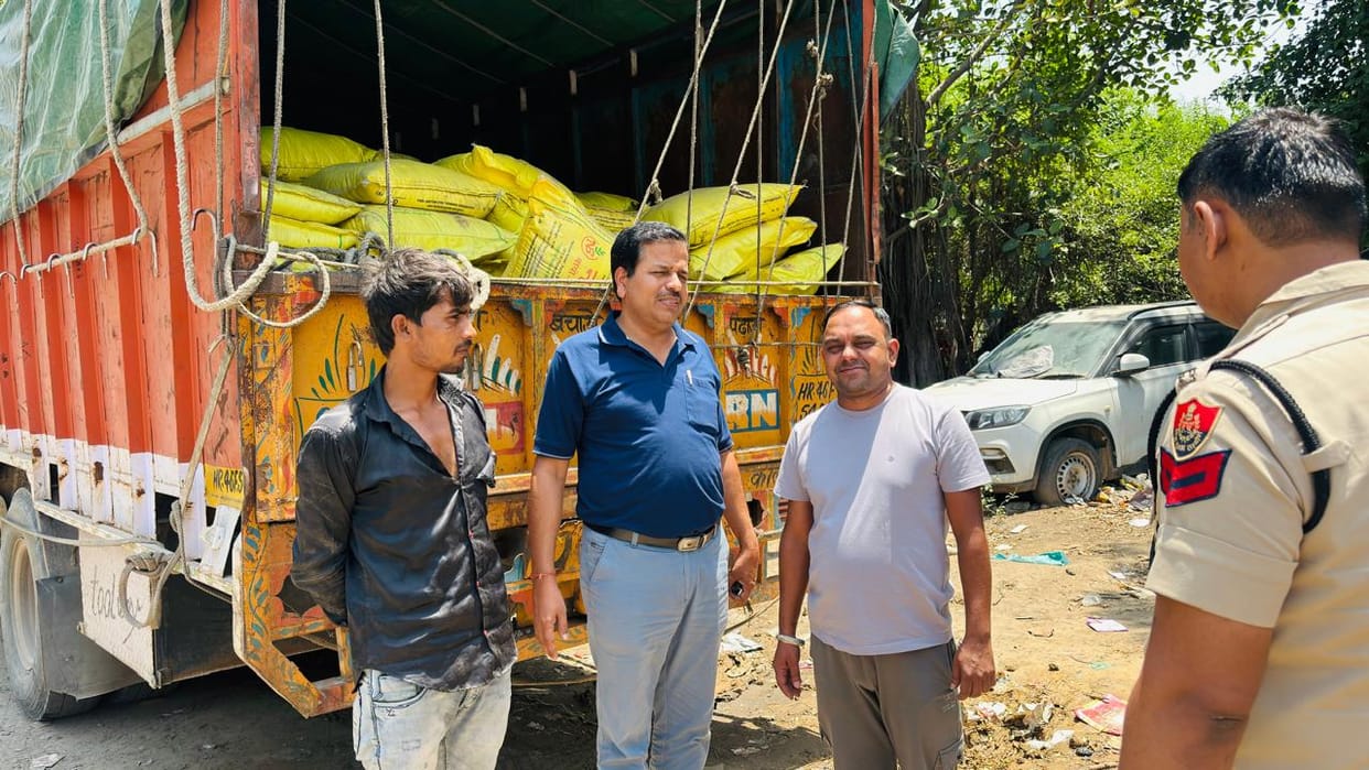 Canter truck loaded with 270 bags of urea seized; suspected black marketing.