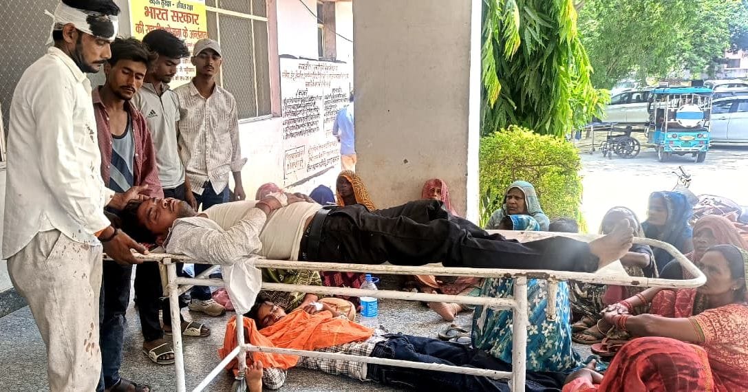 kasganj news brawl over dj 8 injured