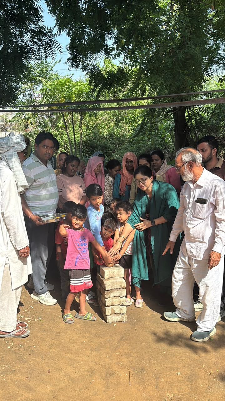 Inauguration of lane construction work at a cost of three lakh rupees.