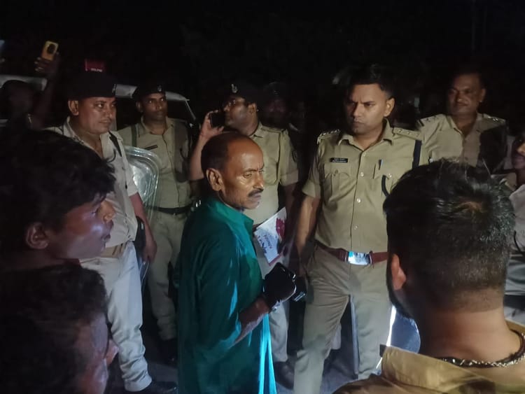 Accident News : छह बच्चों को बेकाबू गाड़ी ने रौंदा, घटना के बाद गुस्साई भीड़ का पुलिस पर पथराव; दो बच्चे गंभीर