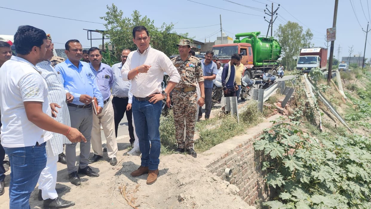 Jafri and Aligarh drains to be cleared of encroachments; action has begun
