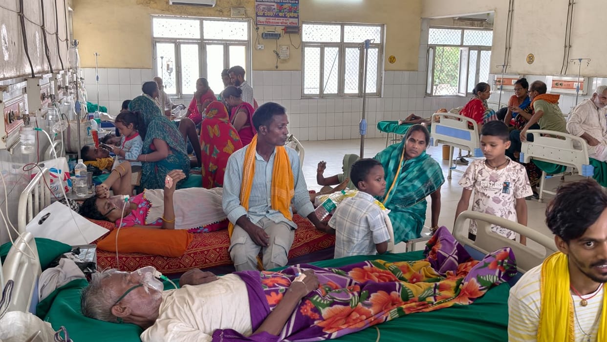 Rise in diarrhea and insomnia patients during the heat; emergency ward full by 11 AM.