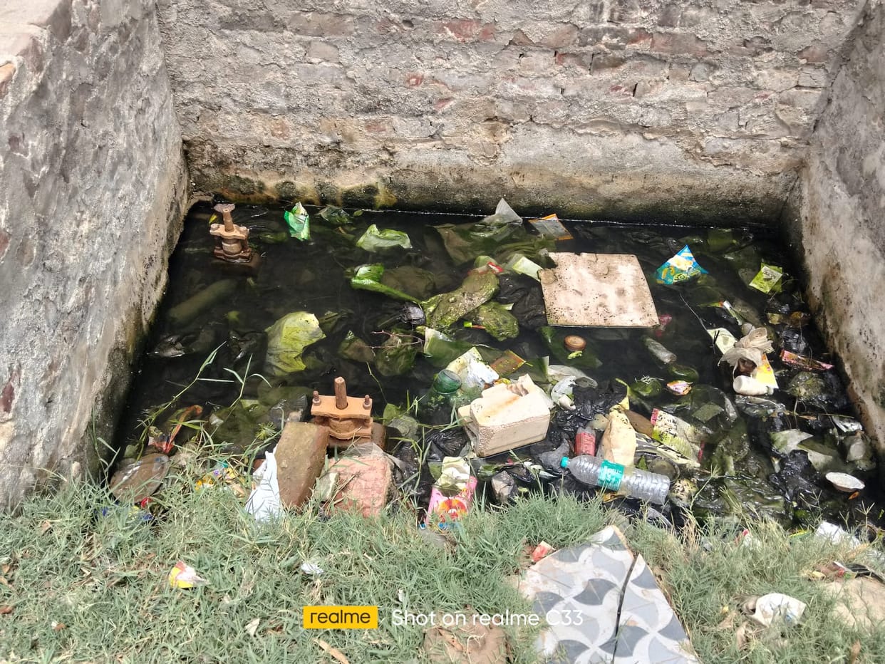 Key-hole for drinking water supply clogged with filth; cleaning demanded