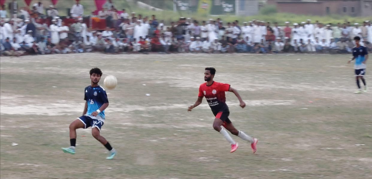 Mubarakpur Sporting Club reached the quarter-finals by defeating Gorakhpur Sporting Club 4-0.