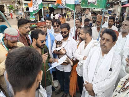 Congress members waited for the Tehsildar; when the official did not arrive, they handed the memorandum dog