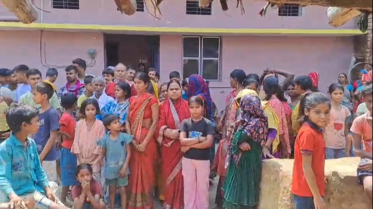 nimsar woman murdered inside home husband returns from jharkhand gaya today bihar news
