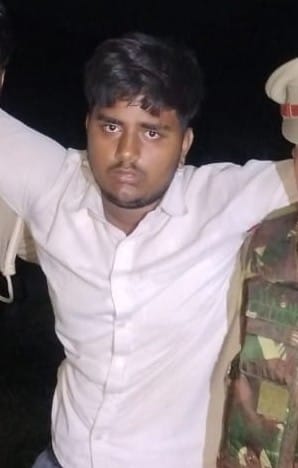 Two criminals with a reward of one lakh each, who escaped from jail 10 years ago, have been caught
