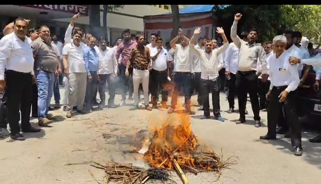 Document writers took out a funeral procession for the Revenue Minister's effigy