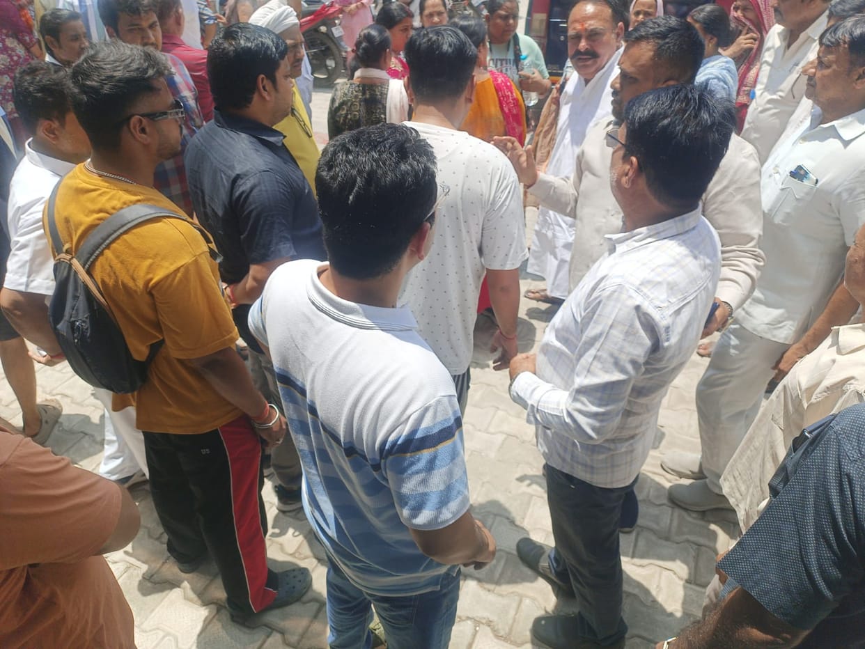 Allegation of seizing religious items from a temple in Surya Enclave; commotion at the Kotwali police station