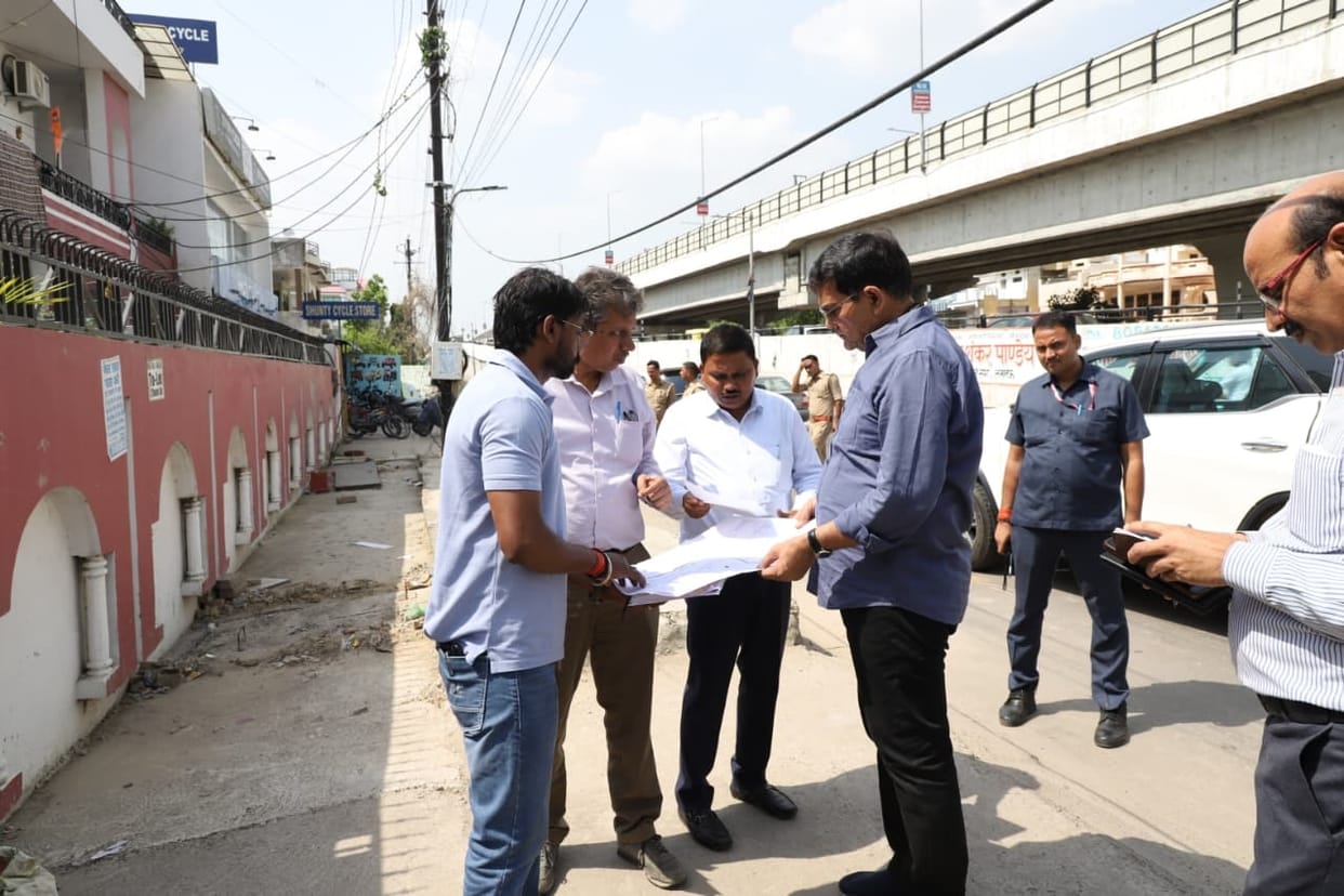 When Amar Ujala drew attention to the matter, the Urban Development Minister visited the site to inspect the situation.