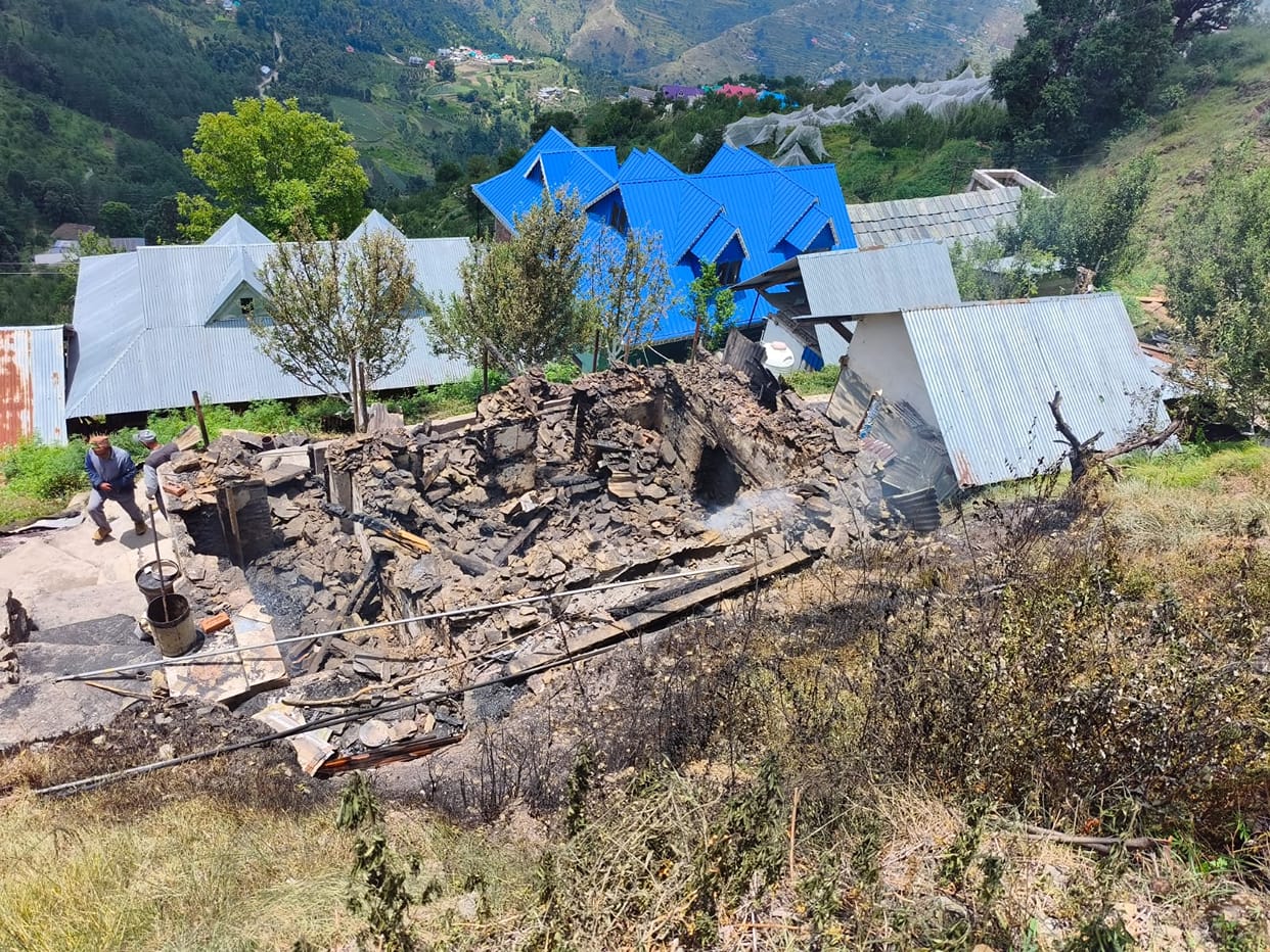 A two-storey wooden house in the Kashthkuni style burned down in Hirah village of Nerwa