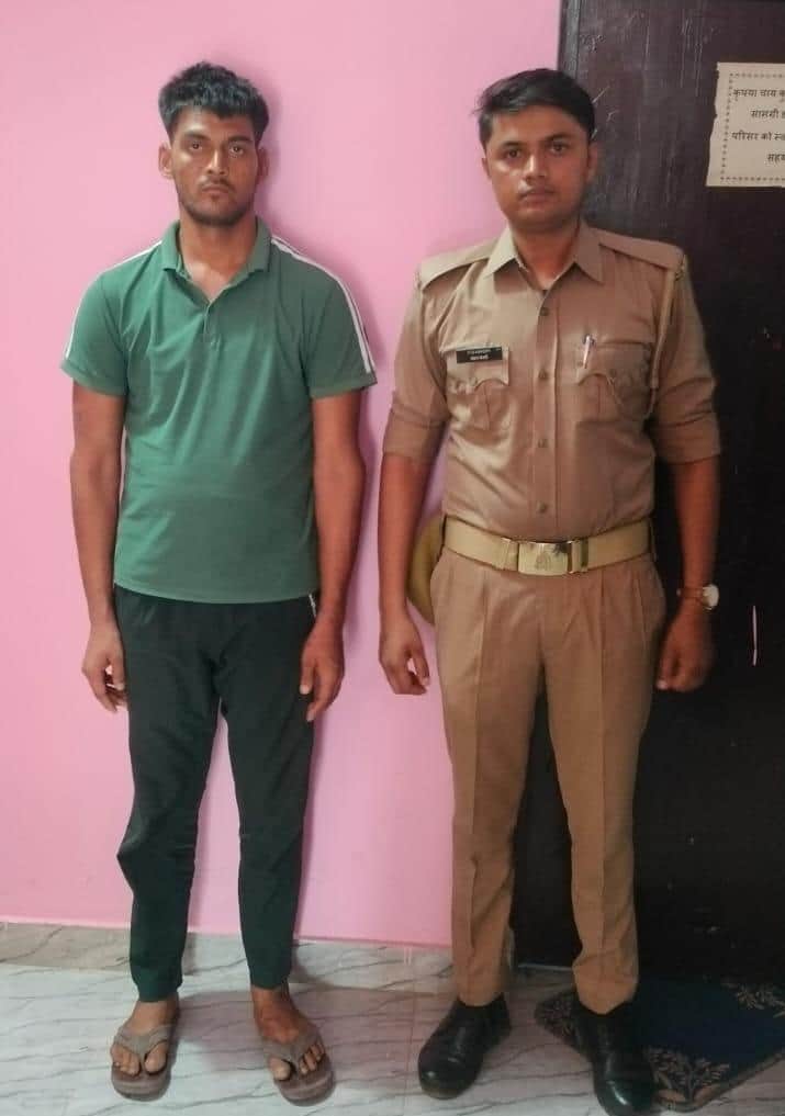 पुलिस की गिरफ्त में आरोपी।
