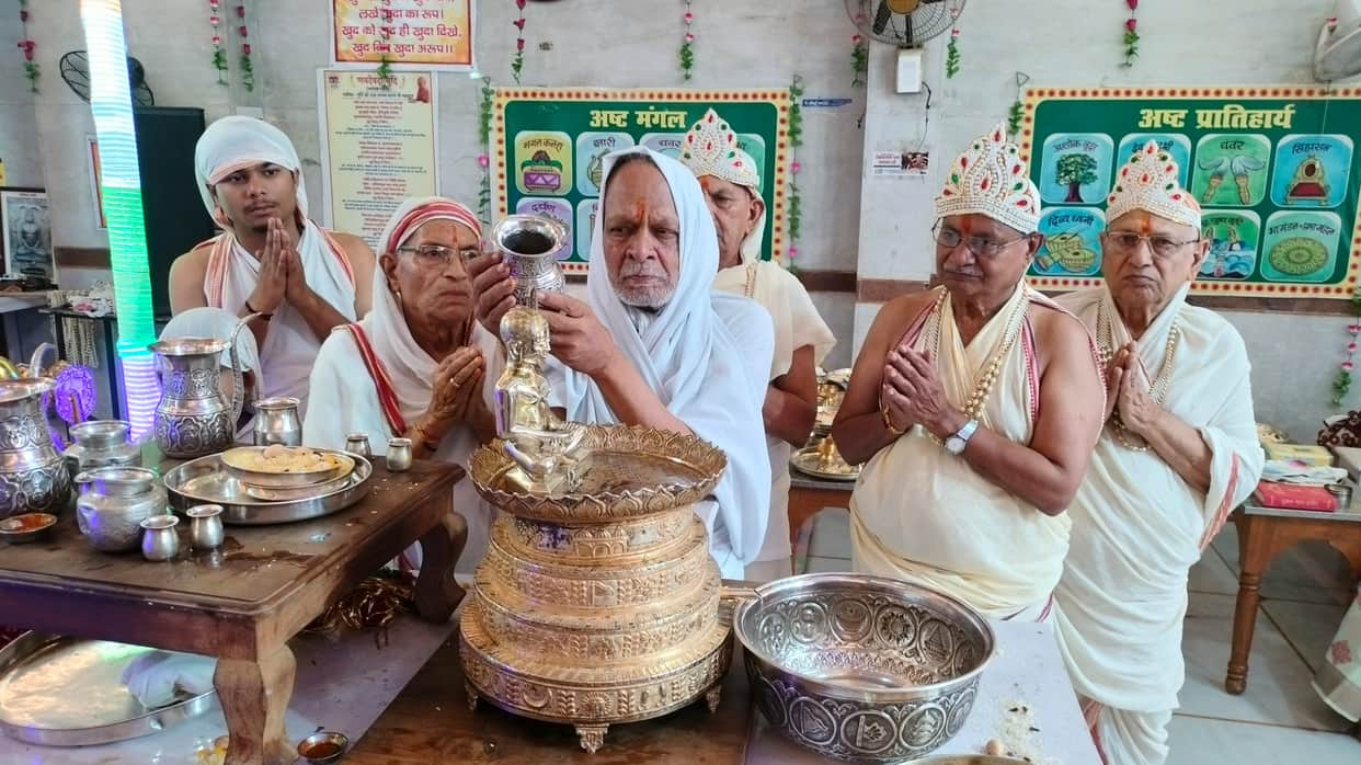 Feeling unhappy upon seeing the happiness of others is a cause of unrest: Muni Bhav Bhushan.