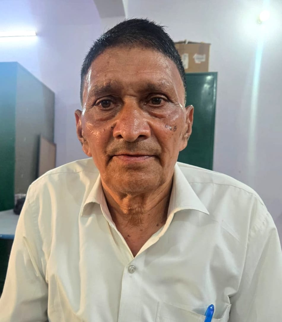 Asafoetida trader's bike rammed; one lakh rupees stolen.