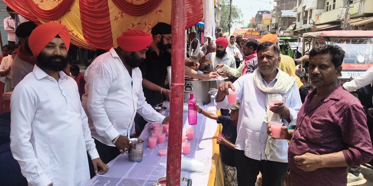 Sharbat served to passersby on the martyrdom day of Sri Guru Arjan Dev