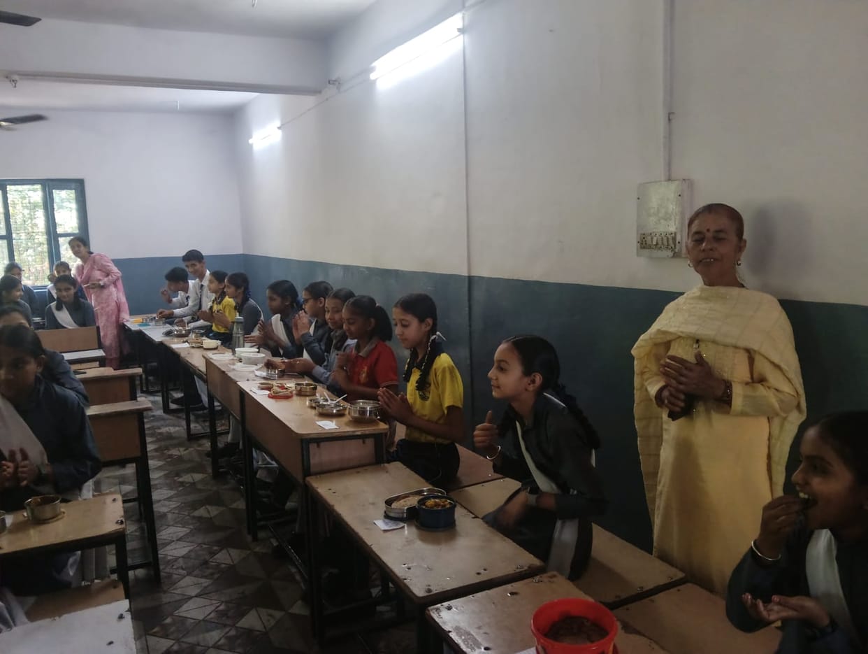 Exhibition of traditional dishes held at Dhundan School; students showcased their talent.