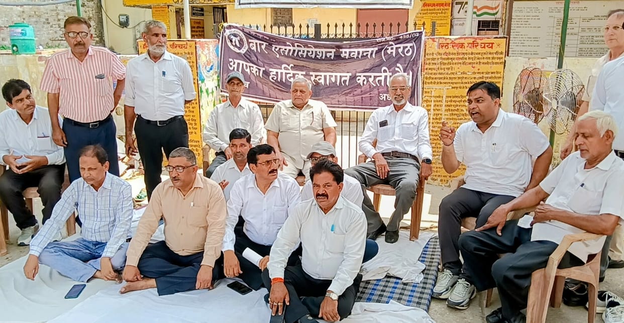 Protest against the privatization of the Registry Office

Lockout and sit-in protest continue for the third day