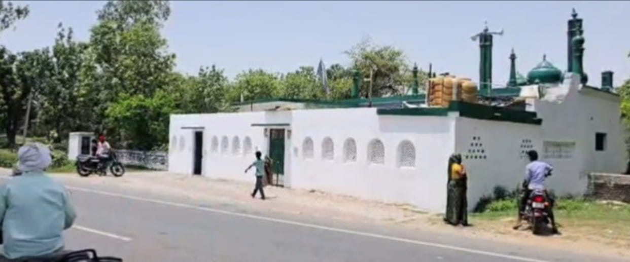 Interim relief for the Waqf side in the Soharwa Mosque case.