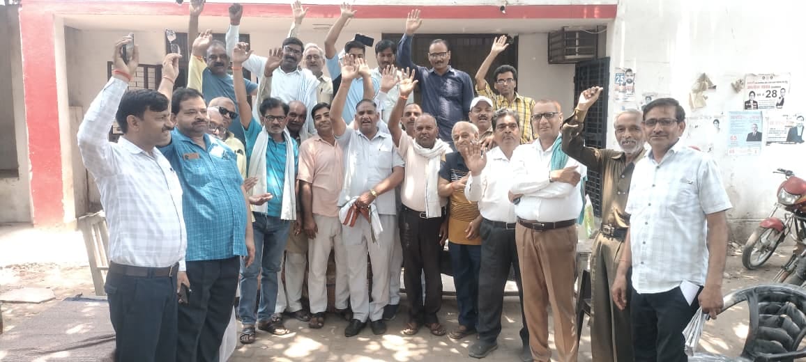 Uproar at Tehsil Sadar over the privatization of registry work; lawyers halt operations.