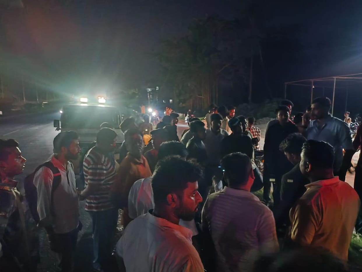 bihar muzaffarpur speeding car hits bike rider vaishali youth dies ballia overbridge accident