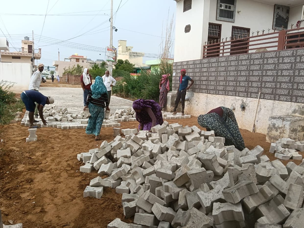 28 lanes are being constructed in Ward 18 at a cost of 75 lakh Rupees; this will provide relief from waterlogging
