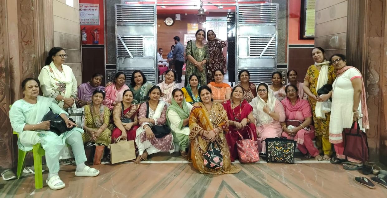 The women of the Agrawal Shakti organization visited Mata Banbhauri.