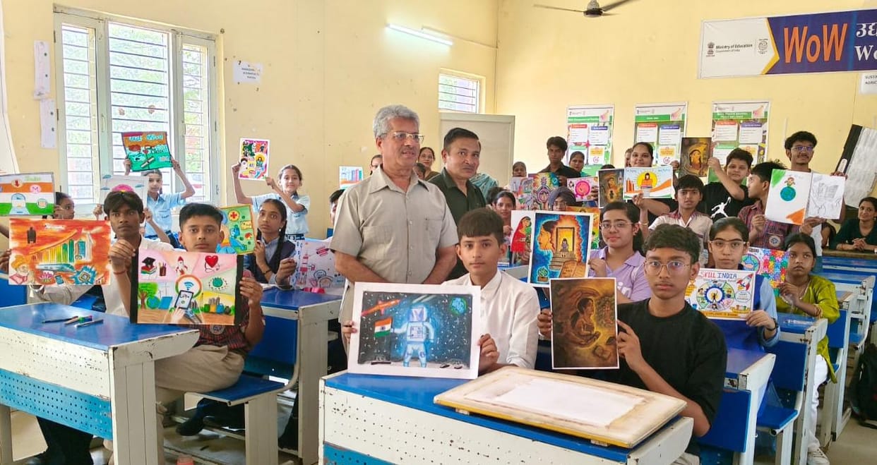 The achievements of the central government were brought to life through painting.