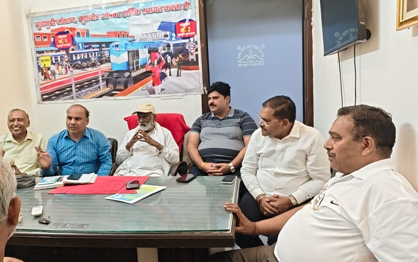अंबाला सिटी में आयोजित बैठक में मौजूद गुदगुदी जंक्शन के पदाधिकारी व सदस्य। प्रवक्ता