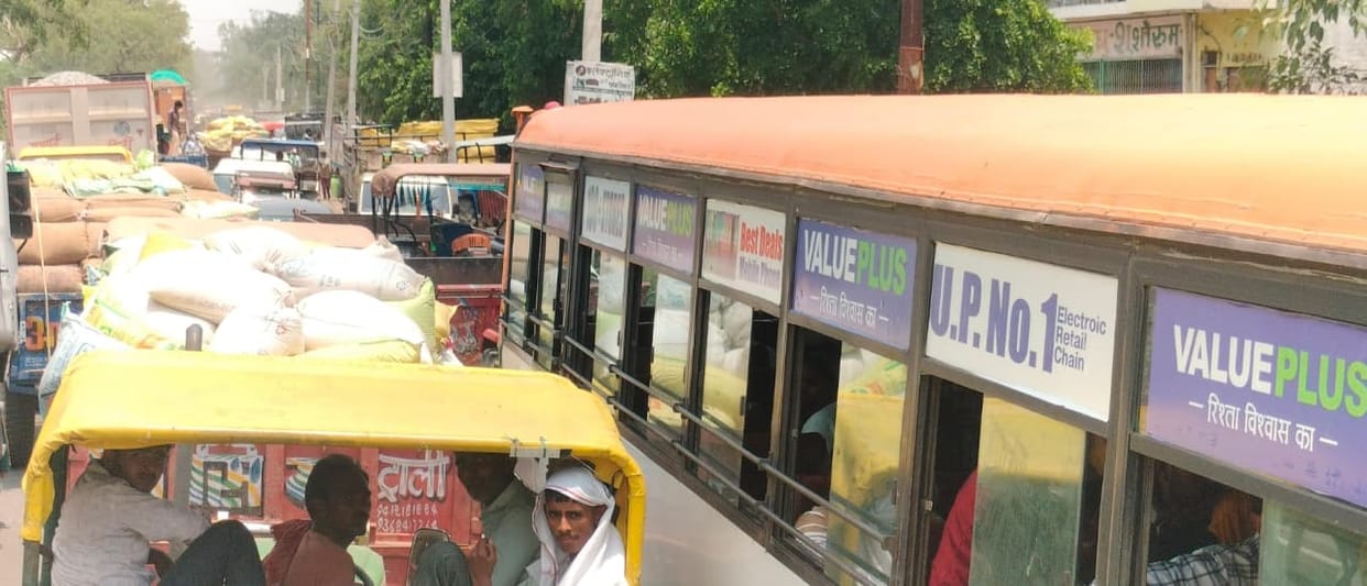 Ali Ganj Road jammed by maize-laden vehicles stuck in front of Mandi Gate.