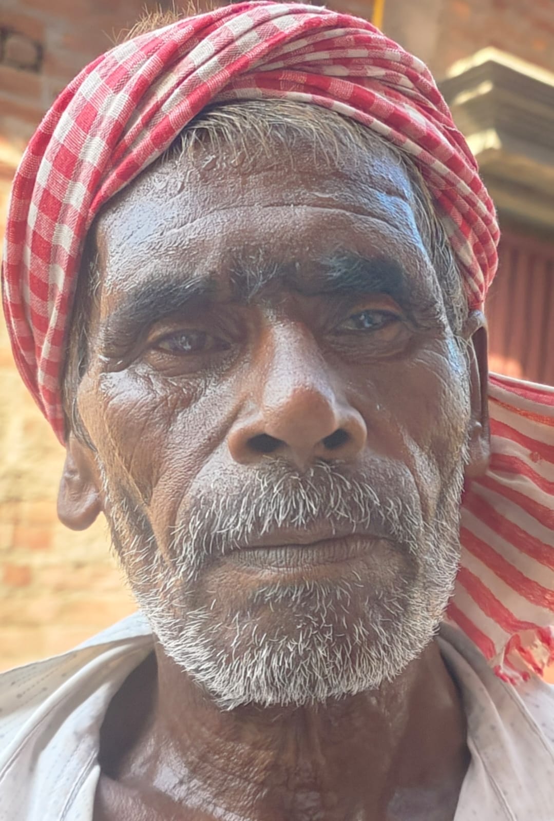The gas company's digging damaged the pipeline, causing water shortage in Shiv Colony for five days