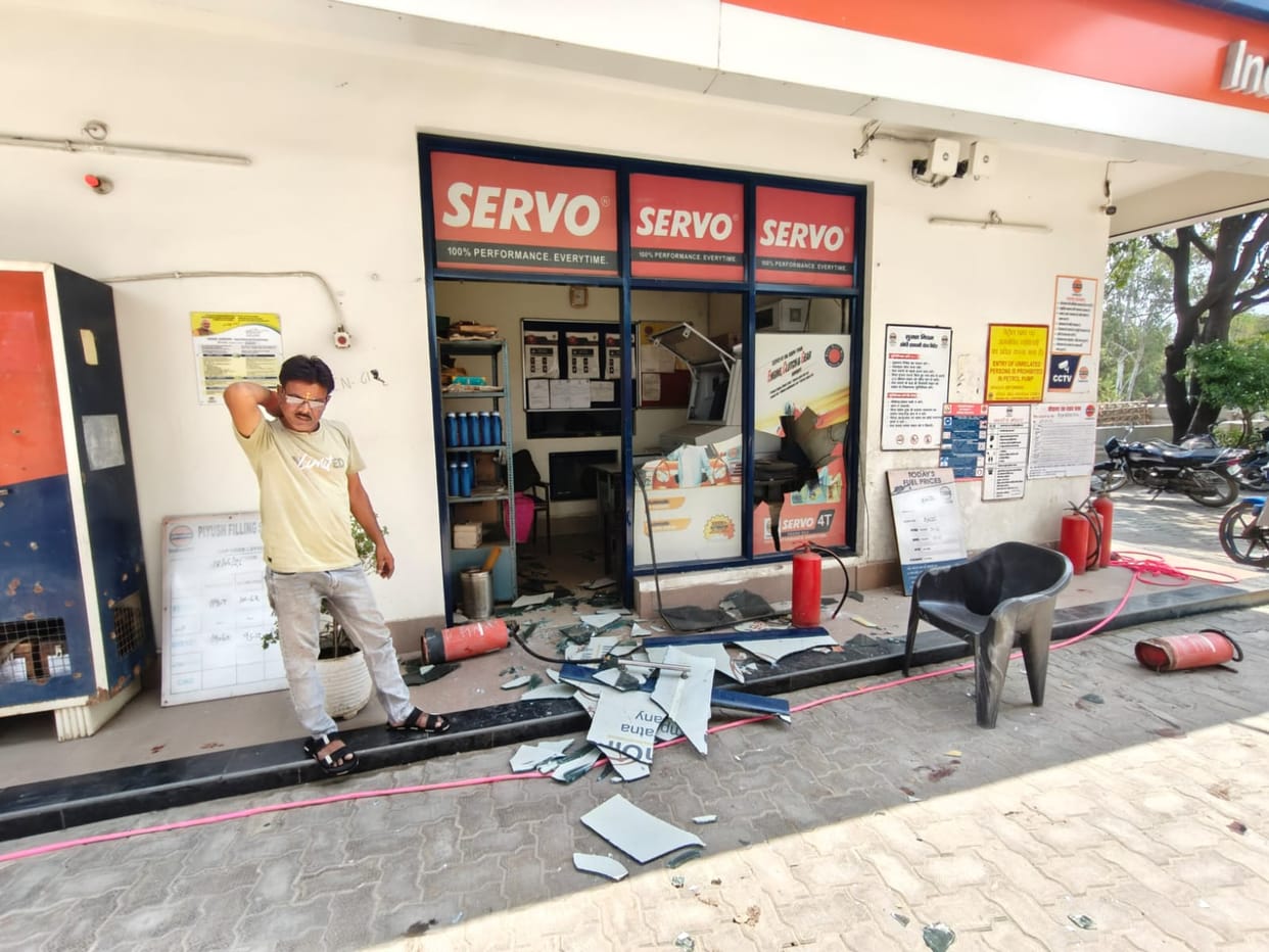 Vandalism and commotion at the fuel pump; a settlement was reached later.