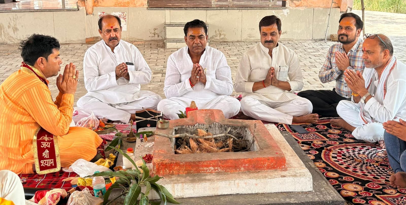 फोटो-17-खकसीस रजबहा के पुनर्स्थापना कार्य का भूमि पूजन करते विधायक मूलचंद्र निरजंन व अन्य। संवा