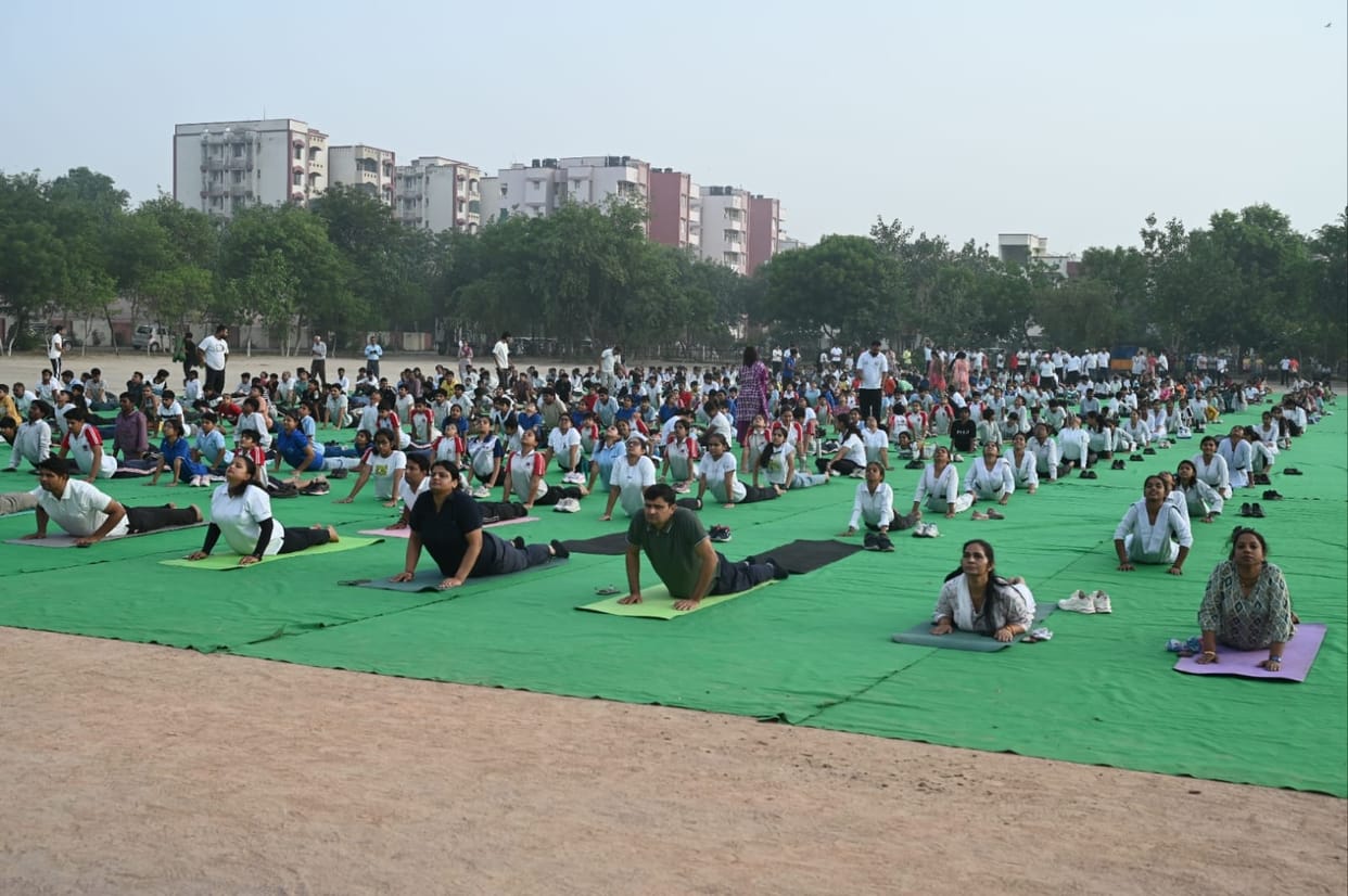 Mass yoga session held during the rehearsal
