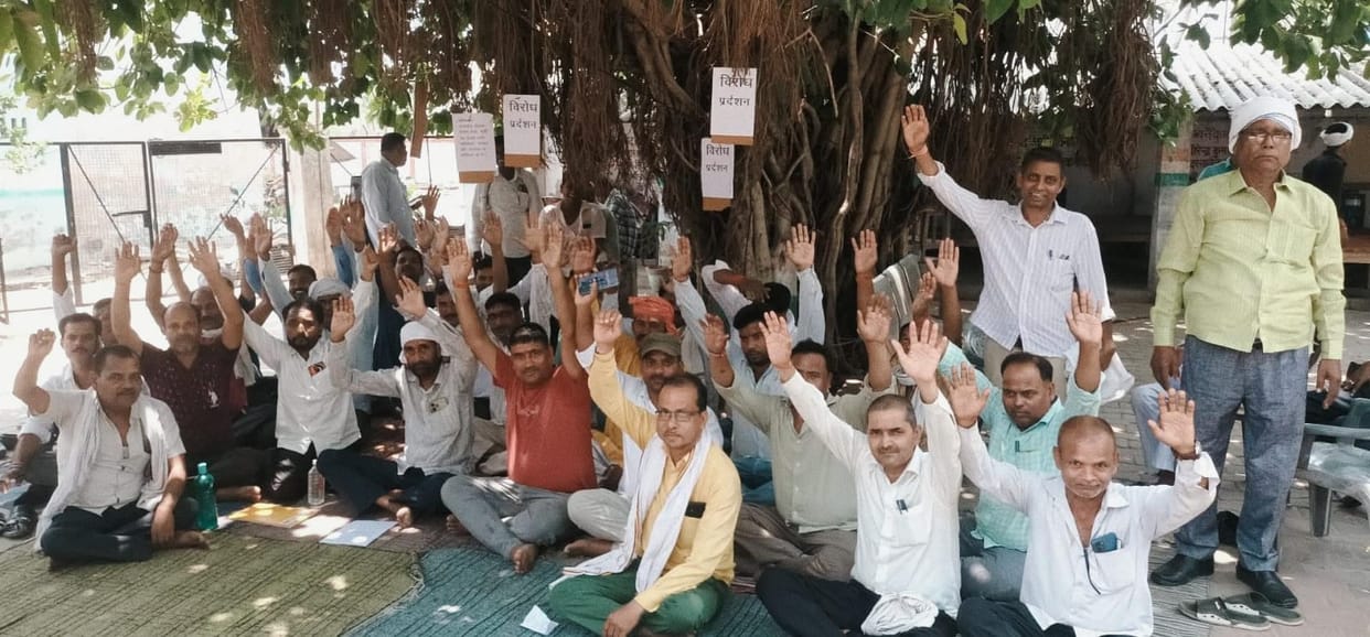 Strike begins at the Sub-Registrar's office.