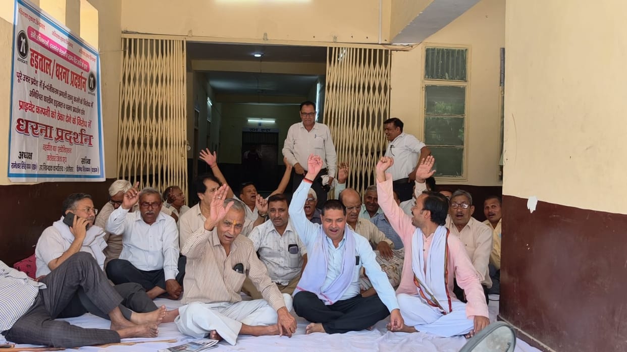 Strike against e-registry privatisation, work stalled