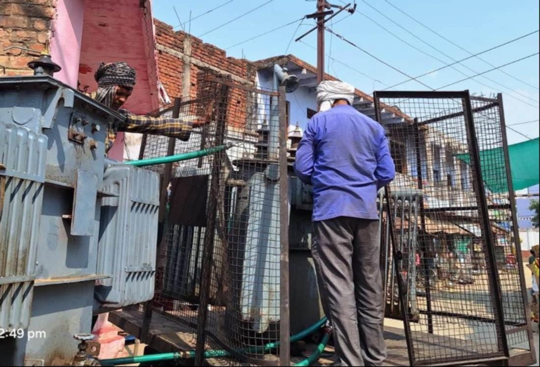 Video of lineman working without safety kit goes viral.