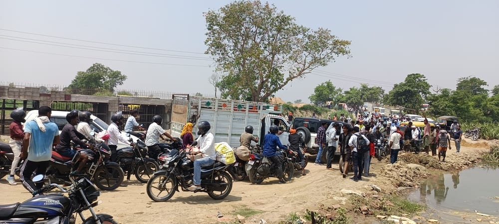 Angry farmers uprooted the service lane due to waterlogging in their fields.