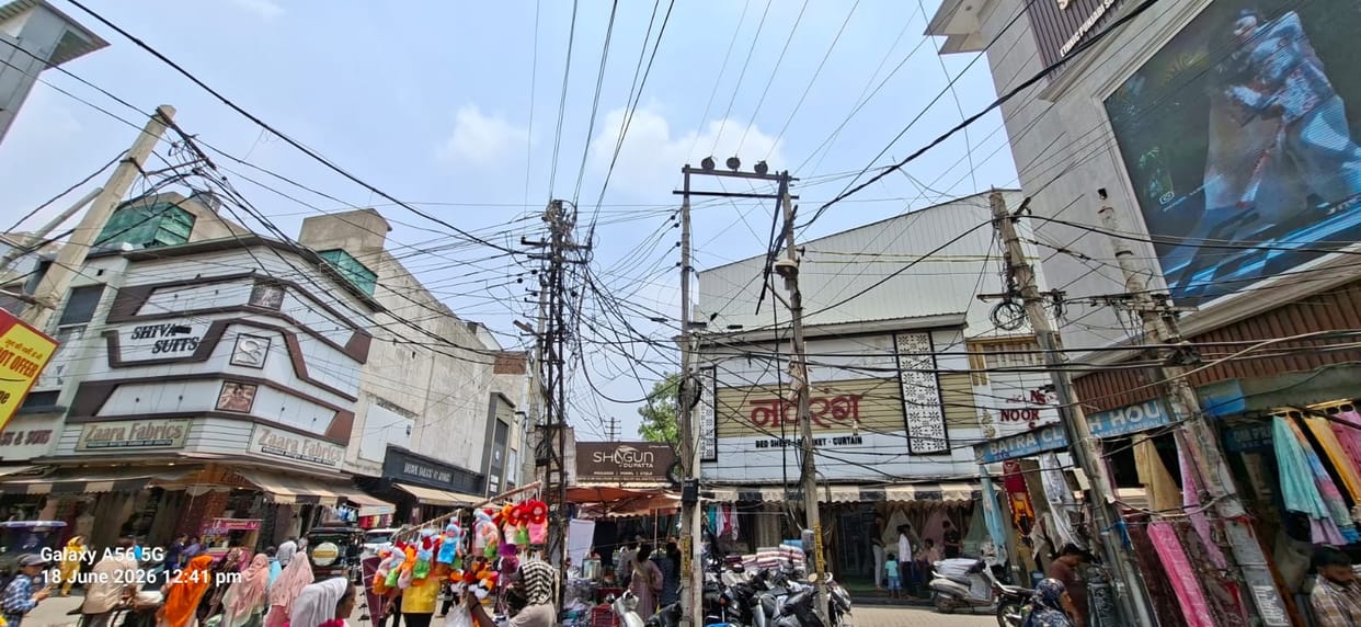 Hanging wires in the textile market are inviting accidents.