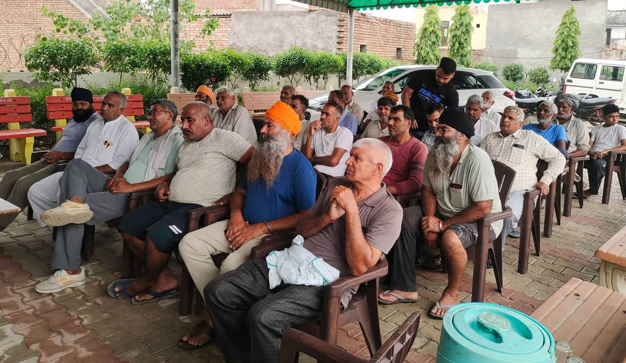 Informed farmers about the benefits of direct seeding of paddy.