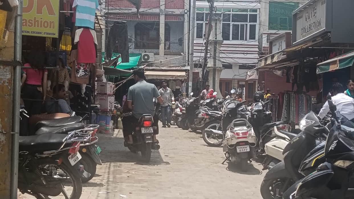 No public toilets in the markets.
